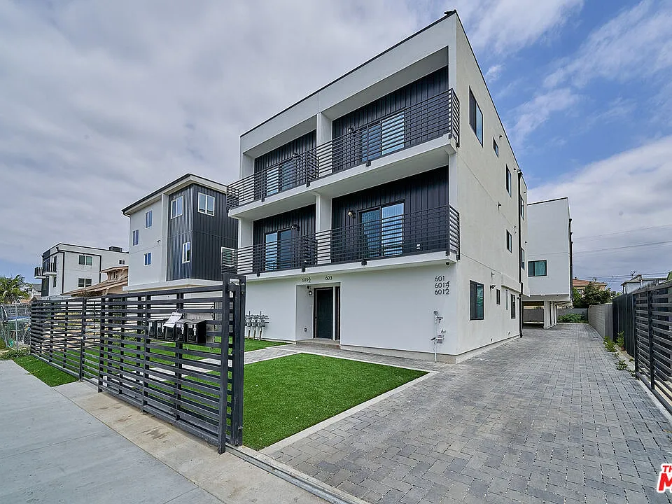 603 W 41st Pl