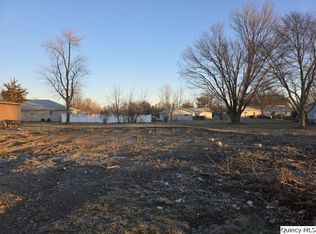 1005 Augusta Rd, Carthage, IL 62321