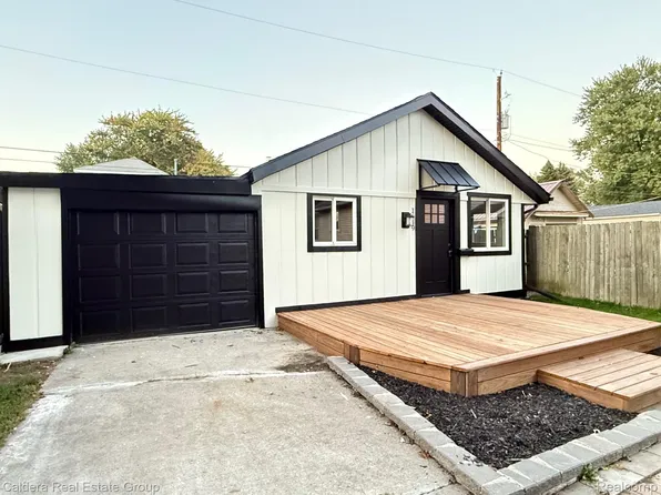 1649 Whipple St, Port Huron, MI 48060