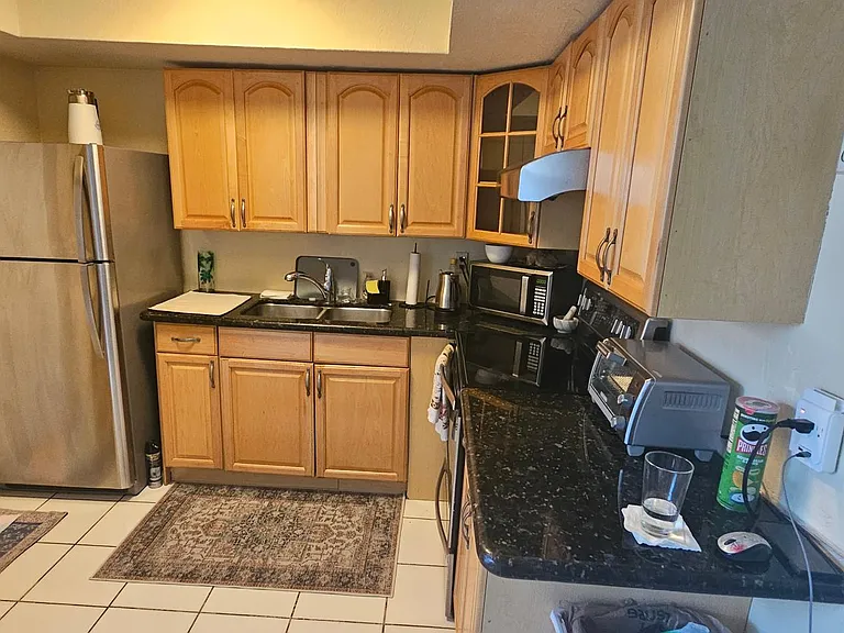 321 SE 12th Ave #2 — Photo 8