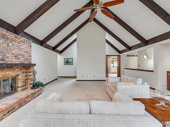 3rd image of 9 Hickory Glen Ct
