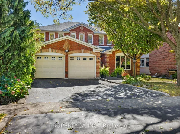 2124 Langtry Dr, Oakville, ON L6M 2T2