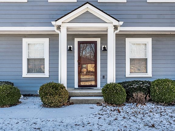 4th image of 823 Elmwood Cir