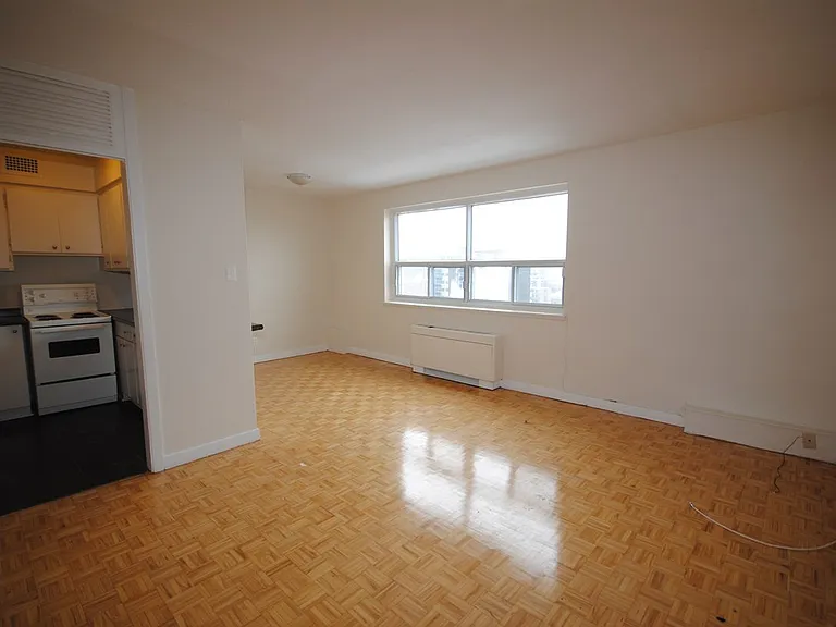 335 Cooper St — Photo 16