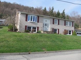 510 E Guardlock Dr, Lock Haven, PA 17745