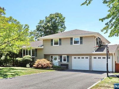 19 Lake Dr, Westwood, NJ, 07675