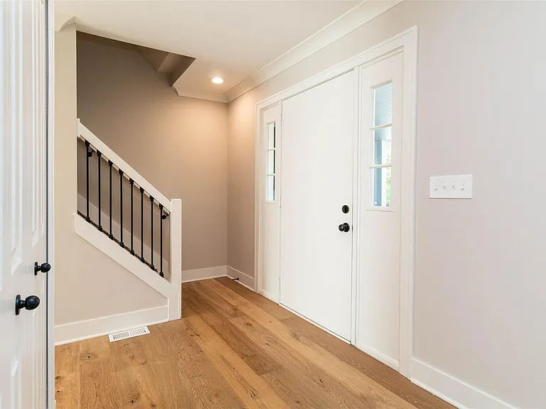 5485 Hammersmith Dr — Photo 5