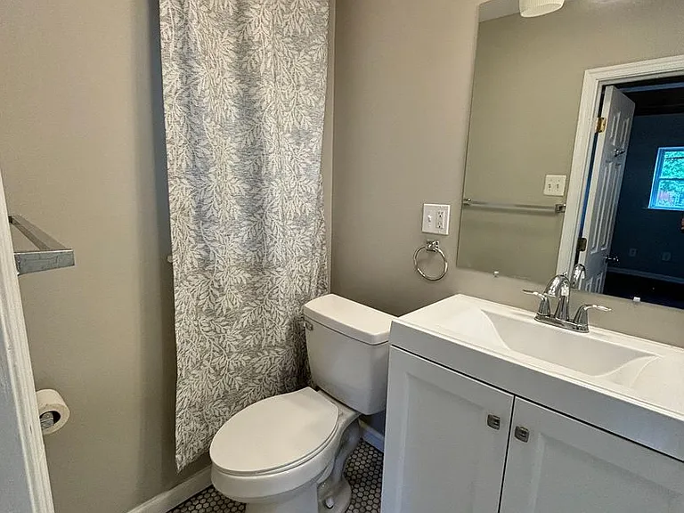 501 E Montgomery Ave — Photo 7