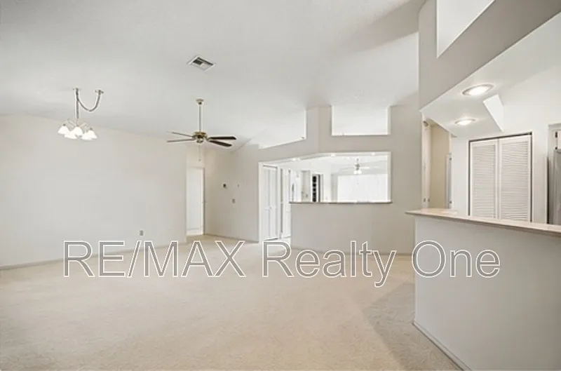 3 bed, 2.0 bath, 1542 sqft, $1,650 — Photo 3