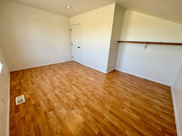 1094 NE Conifer Blvd #3 — Photo 5