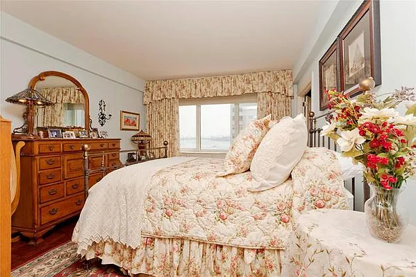 Sold by Douglas Elliman | media 7