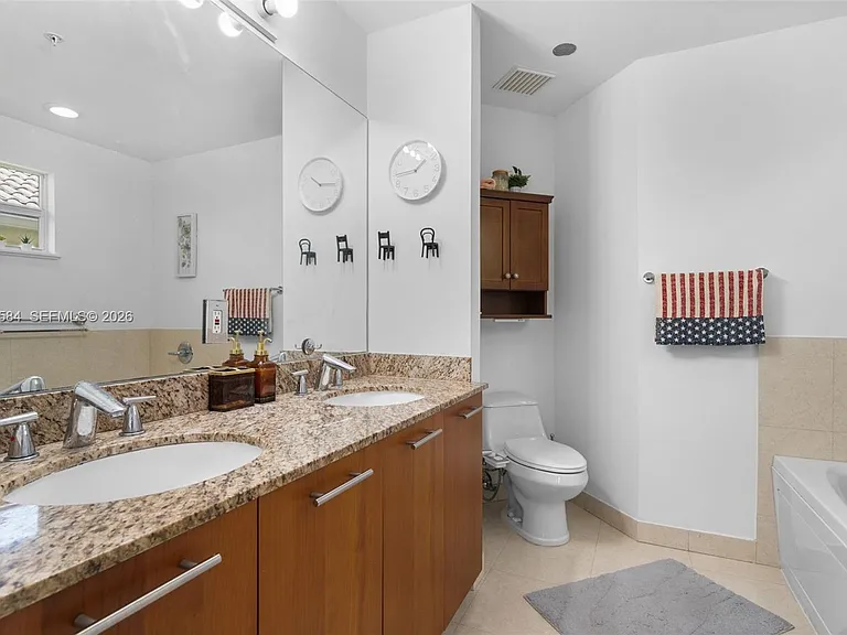 18413 NE 27th Ct #18413 — Photo 24
