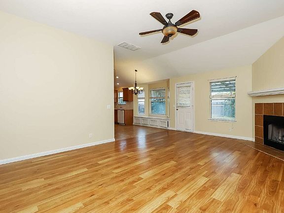 5th image of 1561 Kenneys Way