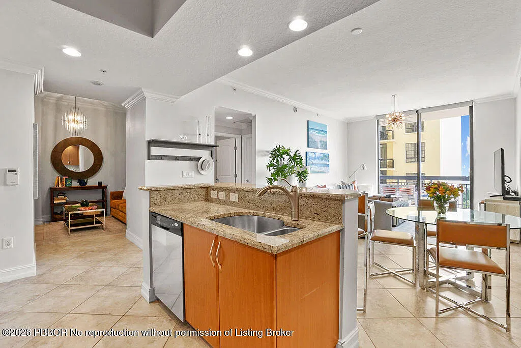 701 S Olive Ave — Photo 4