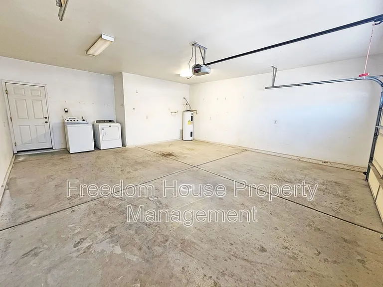 530 E Bourbon St #4 — Photo 19