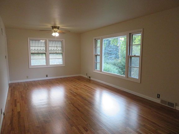 3rd image of 616 E Elm St