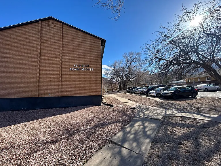 Sunrise Apartments — Photo 2