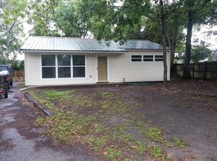 1223 Hawthorne Cir, Hanahan, SC 29410