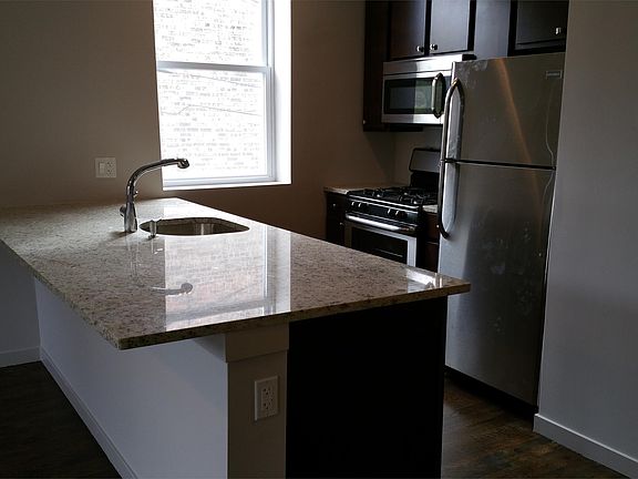 4th image of 1014 N Winchester Ave #1F
