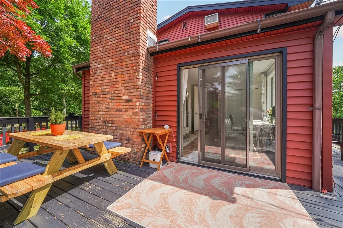 3 bed, $3,300 — Photo 1