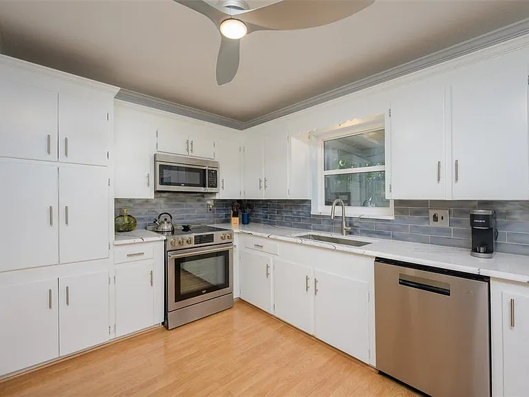 3801 Helene St — Photo 12