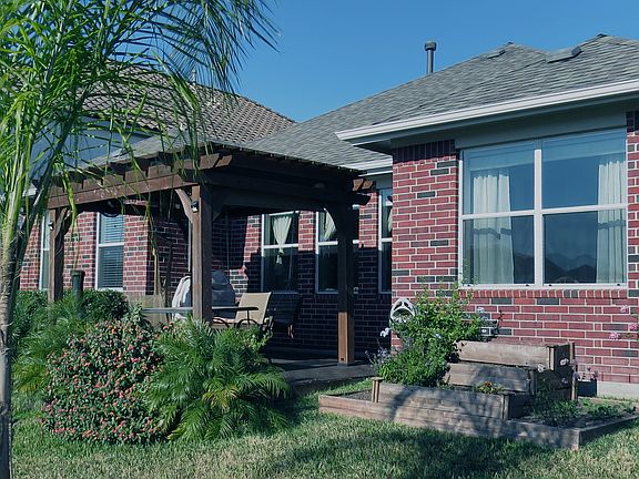Pergola & Deck & Lake access