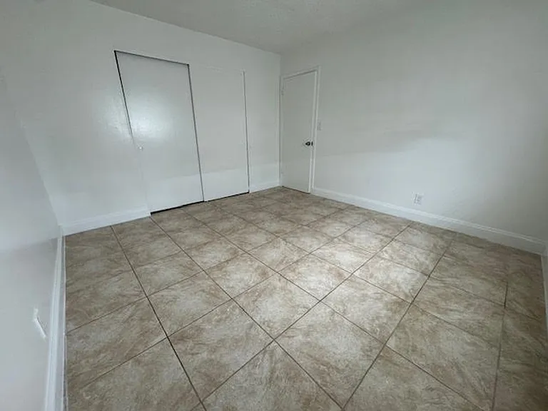 2220 Hayes St — Photo 6
