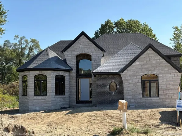 12020 Encore Ct, Shelby Township, MI 48315