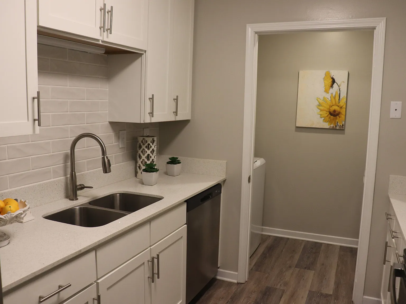 Laurelwood Apartment Homes — Photo 4