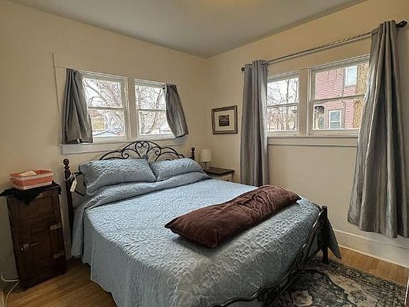 3rd image of 824 Kimbark St
