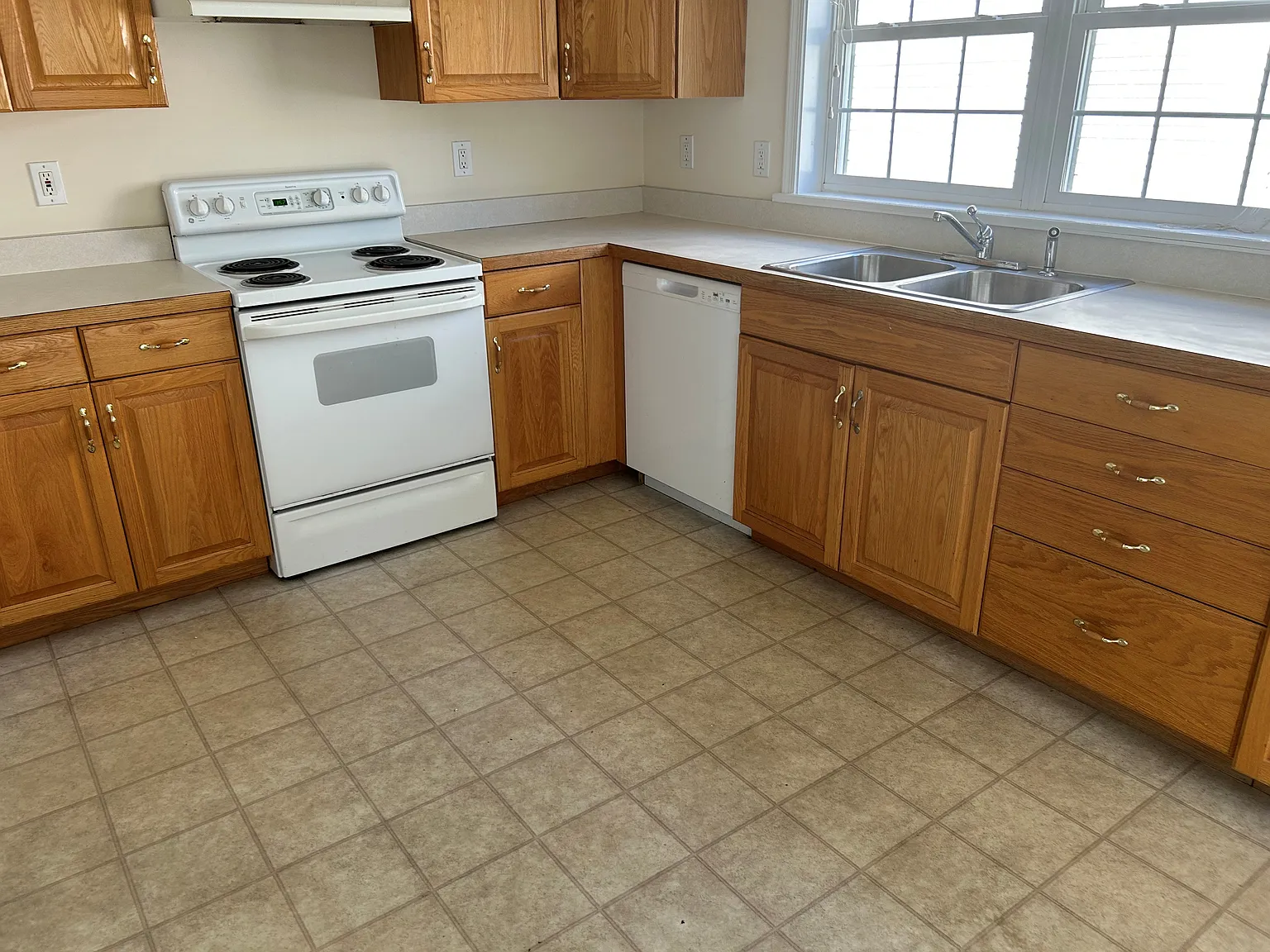 3 bed, 1.5 bath, 1500 sqft, $3,900 — Photo 3