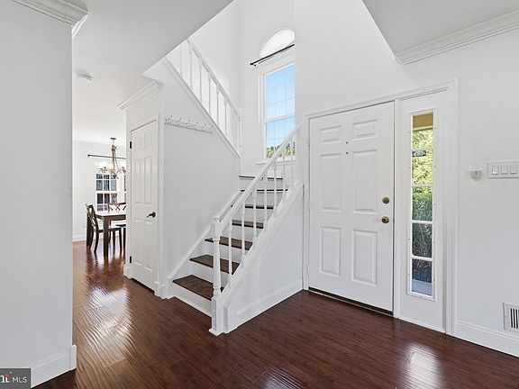 2nd image of 16 Carlyle Ct