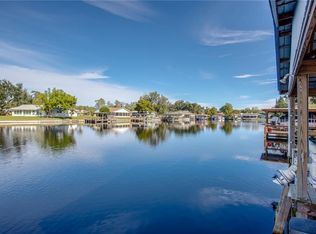 13317 Country Club Dr, Tavares, FL 32778
