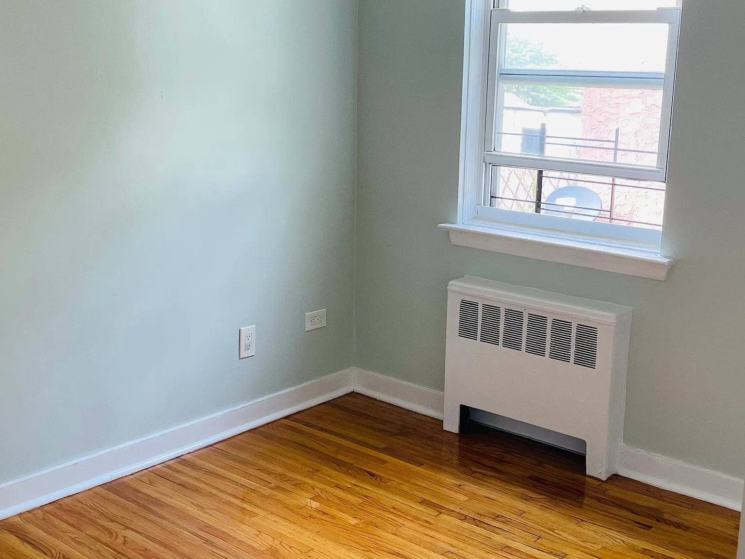 Whitehall Pl, Bronx — Photo 1