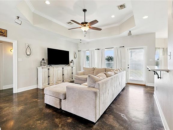 5th image of 111 Highland Ave