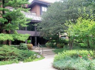 1409 Burr Oak Rd APT 103A, Hinsdale, IL 60521