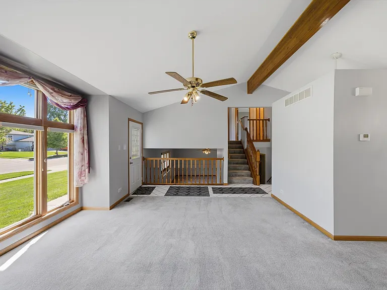 752 Rosanne St — Photo 15