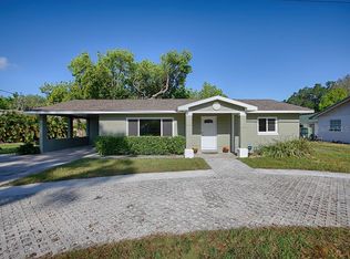 32601 Lake Eustis Dr, Tavares, FL 32778