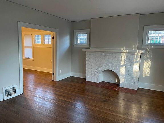 4th image of 1247-1249 Lakepointe St