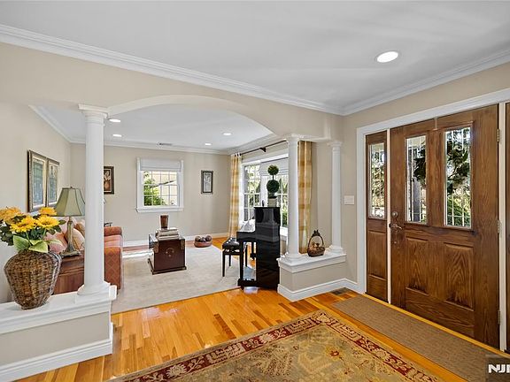 5th image of 548 Rivervale Rd