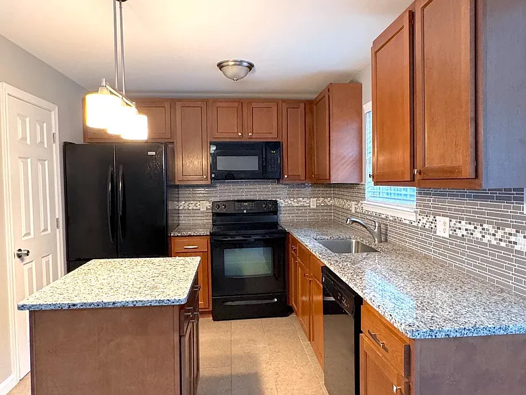 354 N Barrington Ct — Photo 10
