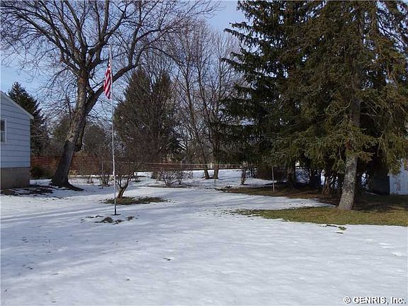 4th image of 44 Hibbard Ave