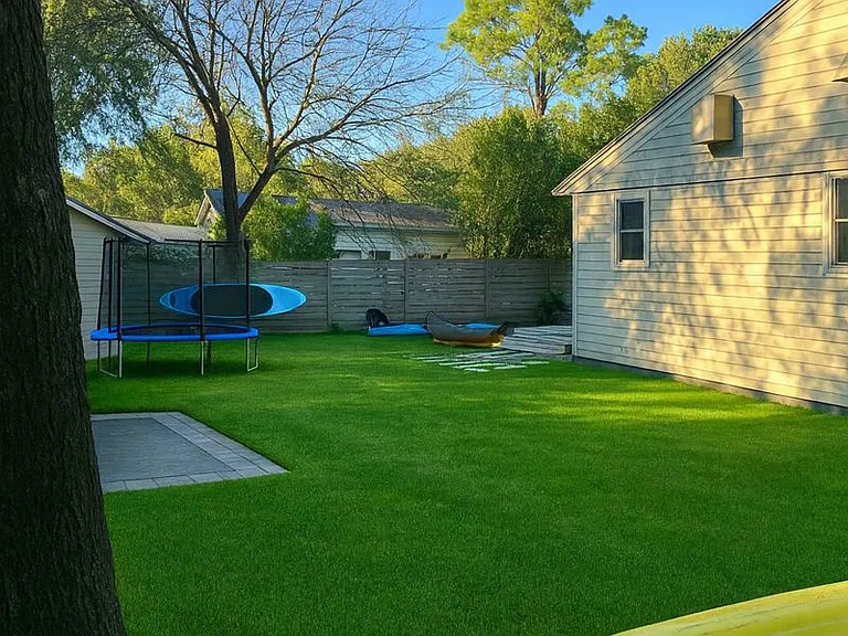 612 Adluh St — Photo 3