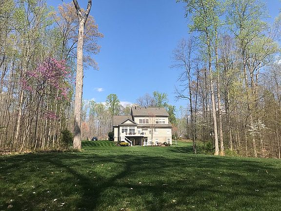 4th image of 18 Millstone Dr
