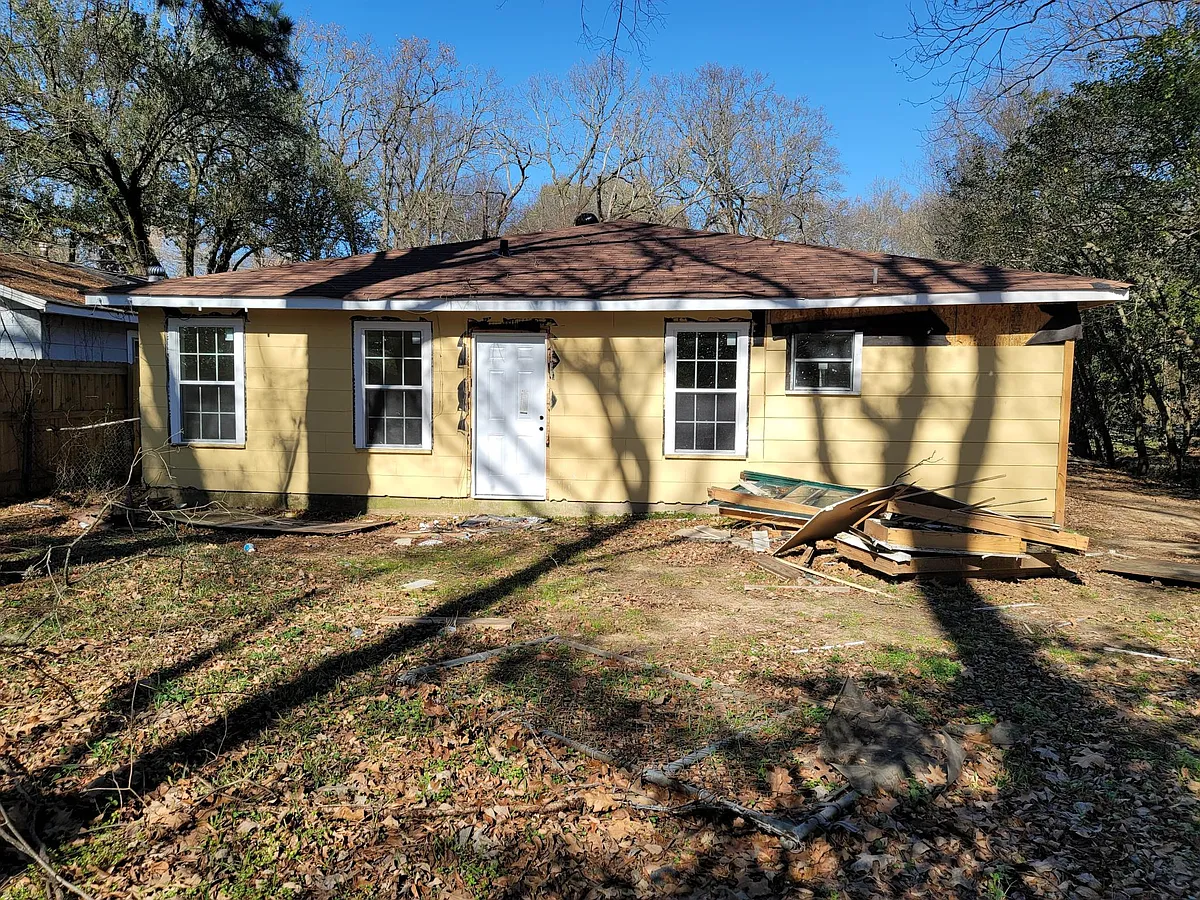 Building Photo - 1635 Desoto St