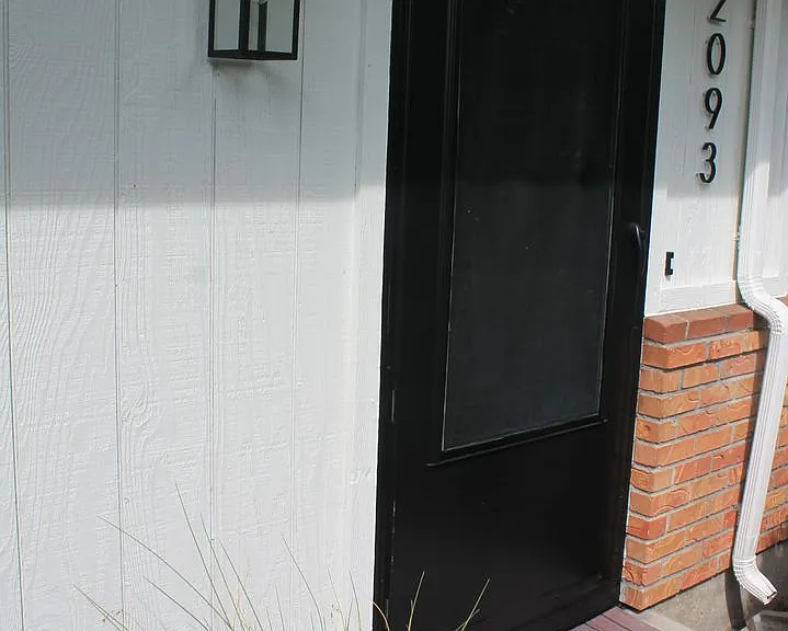 2093 S Manitou Ave — Photo 3