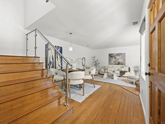 3rd image of 558 E Ave