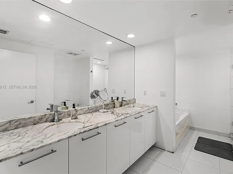 55 SE 6th St #1203 — Photo 6