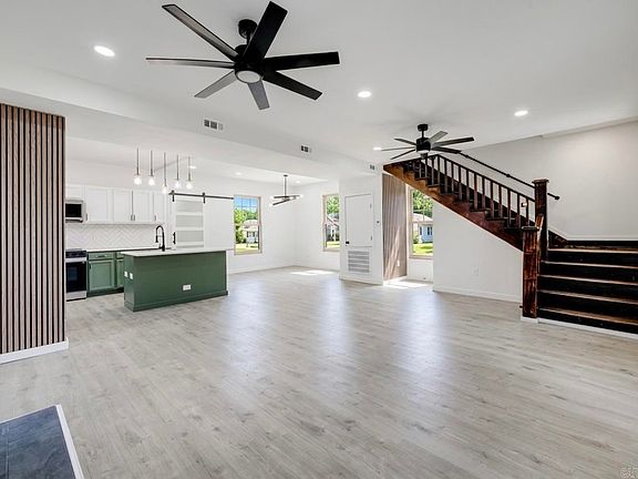 4th image of 917 W 22nd St