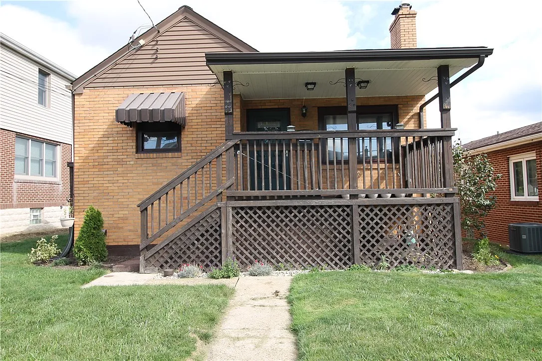 502 Center Ave photo 1